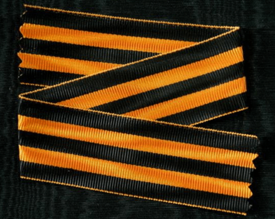 俄罗斯国民近卫军的军旗,总统亲自授予,部队丧失战旗会遭到起诉