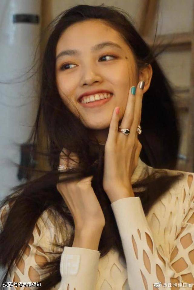 原创任达华女儿任晴佳晒照庆祝16岁生日高级脸优越身材超模气质十足