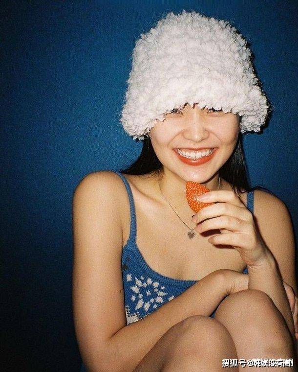 sm 公司旗下练习生,2014年8月以smrookies女生组成员首次亮相舞台