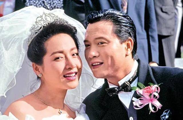 "大哥"万梓良,情断邓萃雯恬妞,却娶小16岁空姐,跑商演捞金?