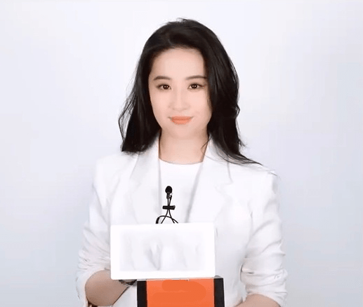 仙女胖了?刘亦菲近照曝光脸部圆润胖出