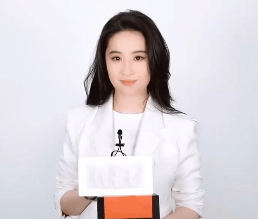 仙女胖了?刘亦菲近照曝光脸部圆润胖出