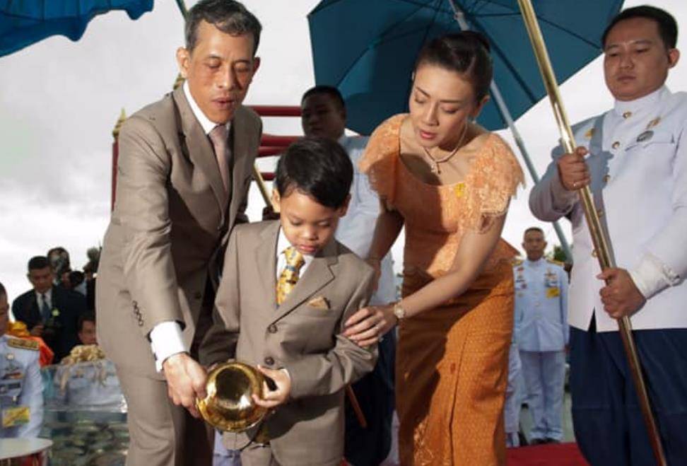 根据现在小编掌握的信息,西拉米和提帮功已经会面,母子团聚上演了泰国