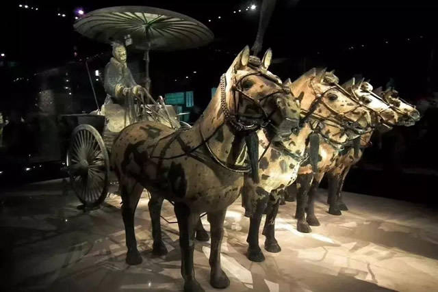 秦朝仅十多年就灭亡秦始皇为什么是千古一帝他有哪些贡献