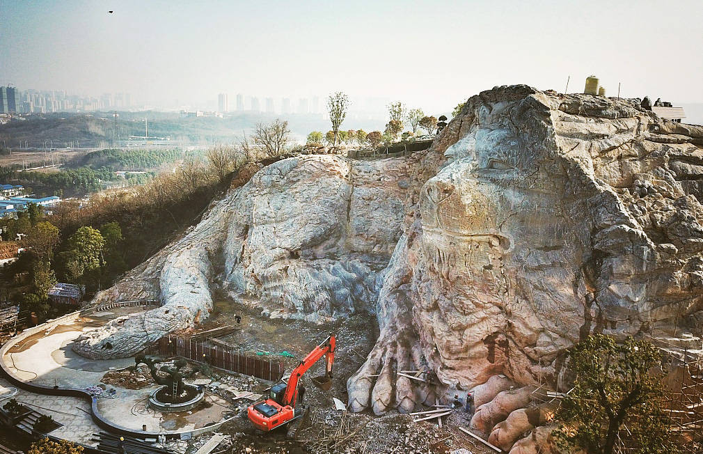 南京最震撼人心的酒店，周围有两只30多米高的石狮“守护”