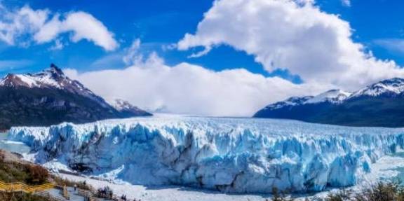全球“罕见”的活冰川：有60米约20层楼，每天移动30厘米！