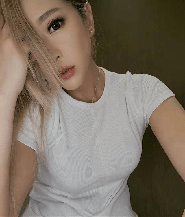 香港女艺人自曝遭女助手威胁,对方曾偷食男友并育有小孩_雅诗