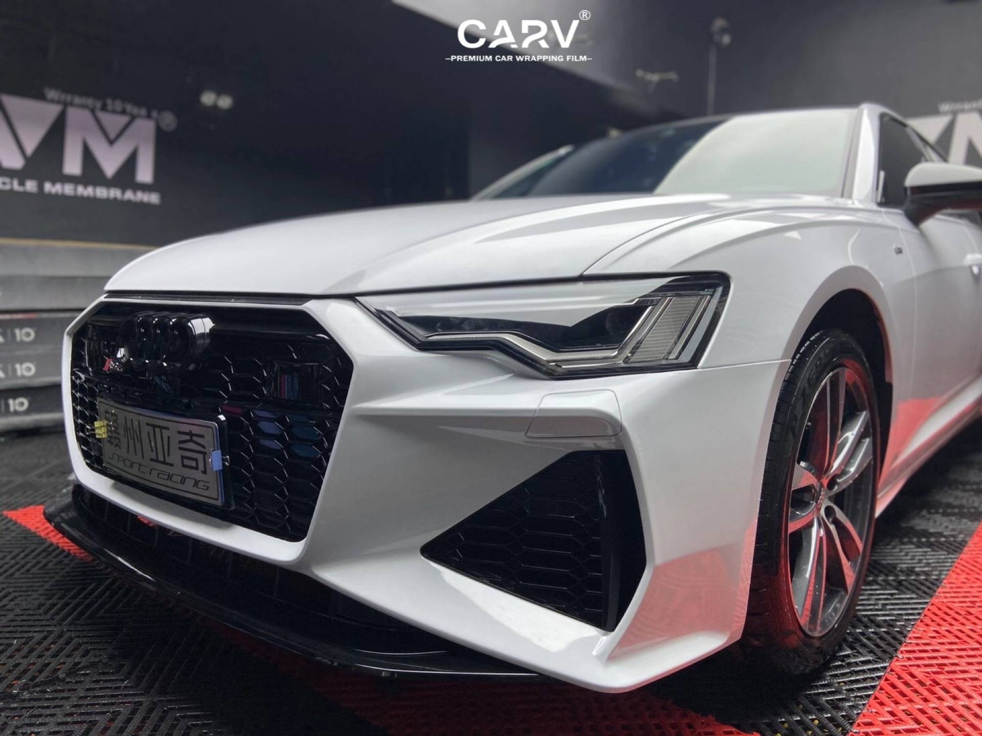 个性定制涂装之黑白渐变奥迪a6l