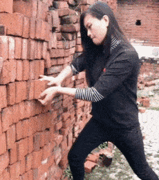 大姐底盘稳,看后面的大哥都飘了!12.哪个少女没有几个傍身的必备技能?