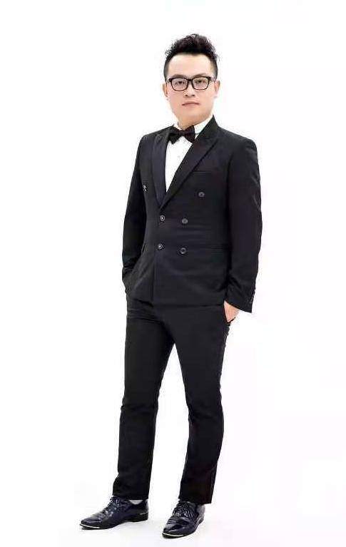 故事》词/曲/唱:银子 编曲:琳子/杜坤银子《爱的行囊》作词:王志凯