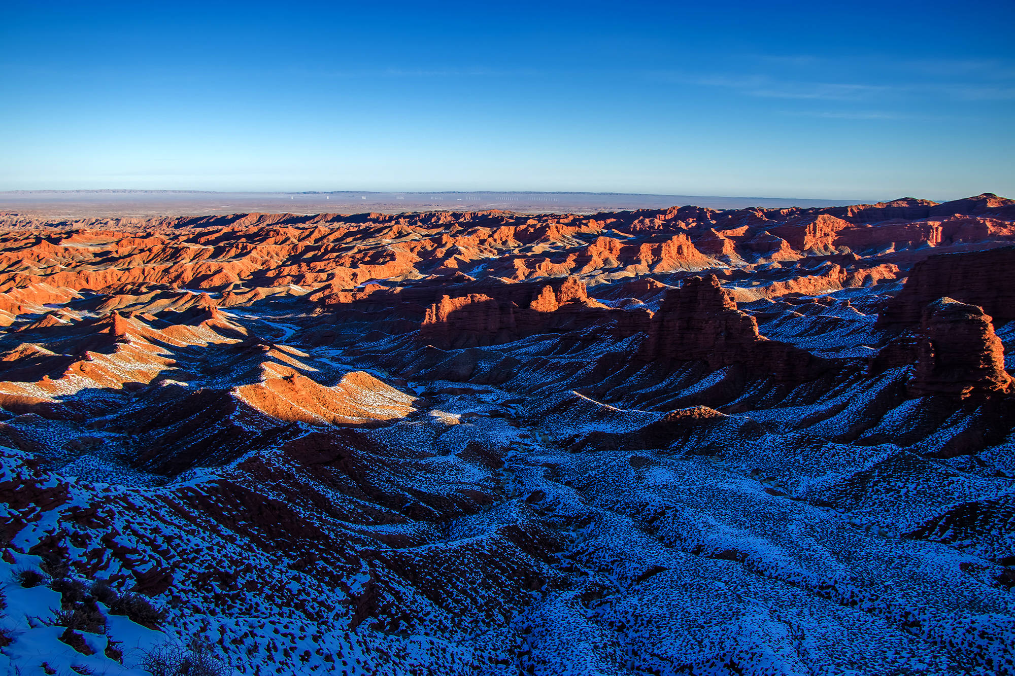 张掖平山湖:雪影峡谷美如画