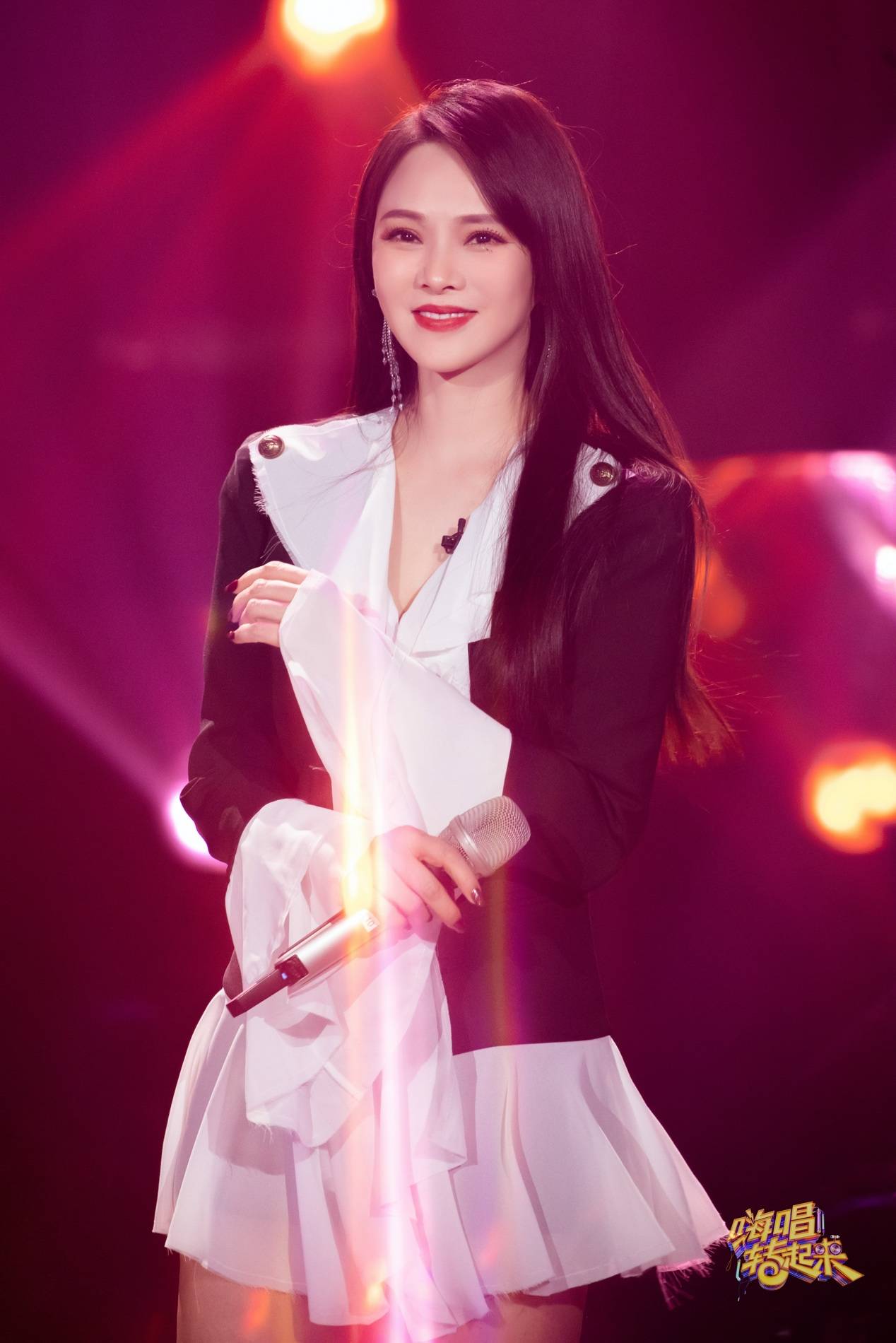 用音乐传递温暖基调 《嗨唱转起来2》收视再领跑_舞台