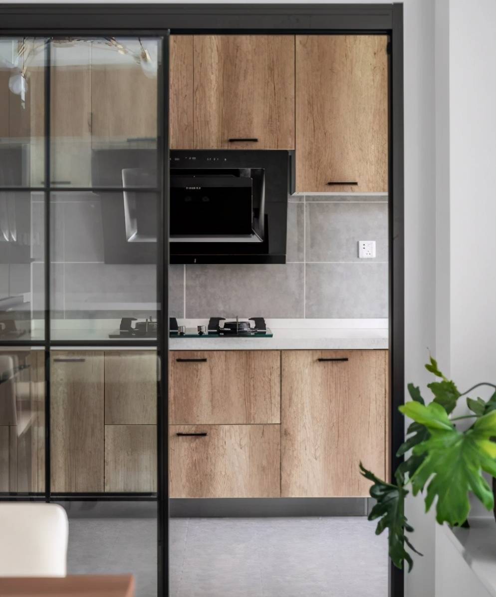 厨房玻璃推拉门太占位,不如试试pvc折叠门,省钱省事还省空间