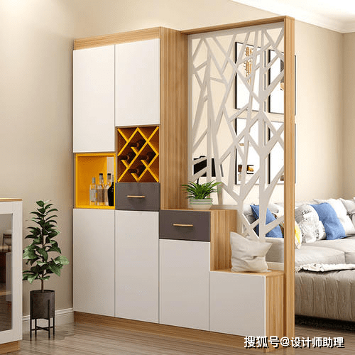 通常大家可以利用定制鞋柜,栅栏 矮柜,珠帘,博古架,屏风等来进行隔断