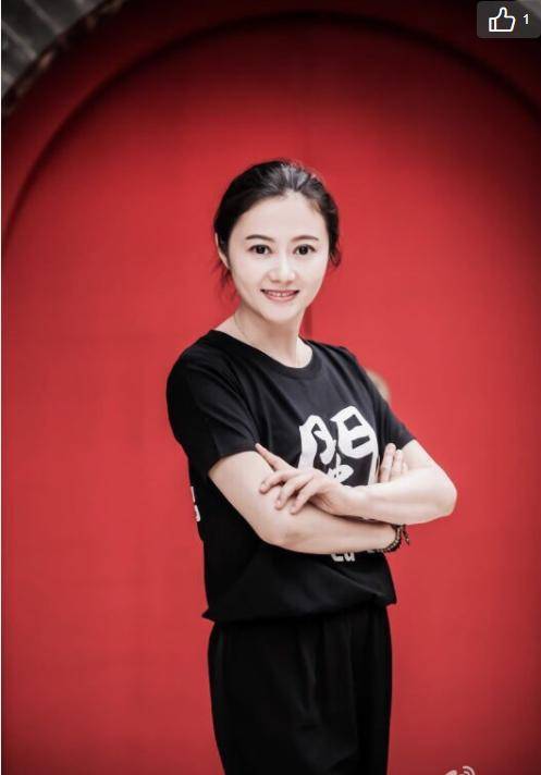 昔日央视知名主持人上非诚勿扰刚站一个小时就被富豪牵走