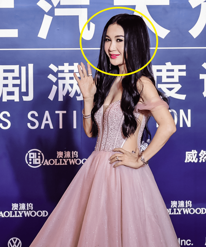 温碧霞妆容辣眼,王丽坤清秀相信