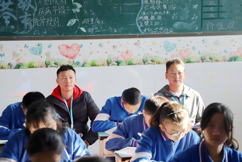青春思源 红科相伴 木里县红科中学37位干部职工深入仁和思源学校交流