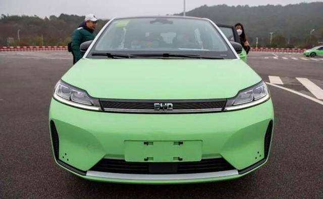 轴距28米标配侧滑门比亚迪又一紧凑级mpv交付