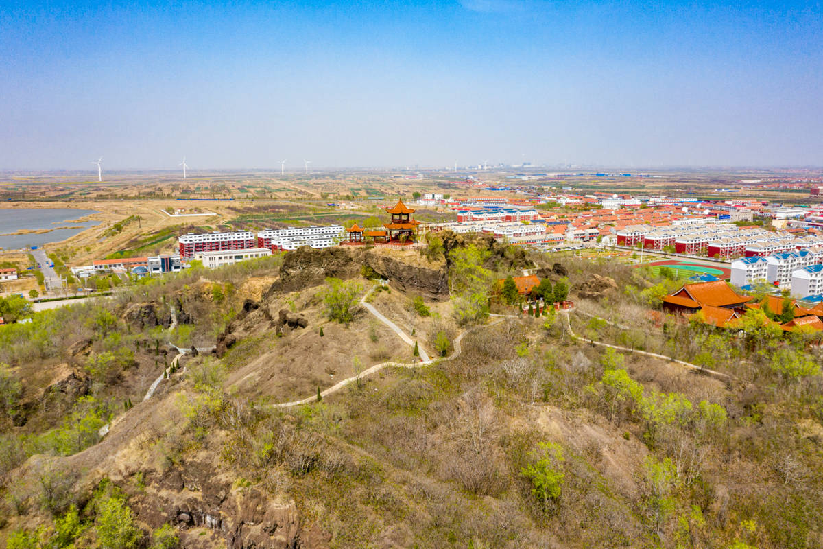 碣石山,山東省無棣縣山峰,國家aaa級旅遊景區,位於無棣縣城北30公里處