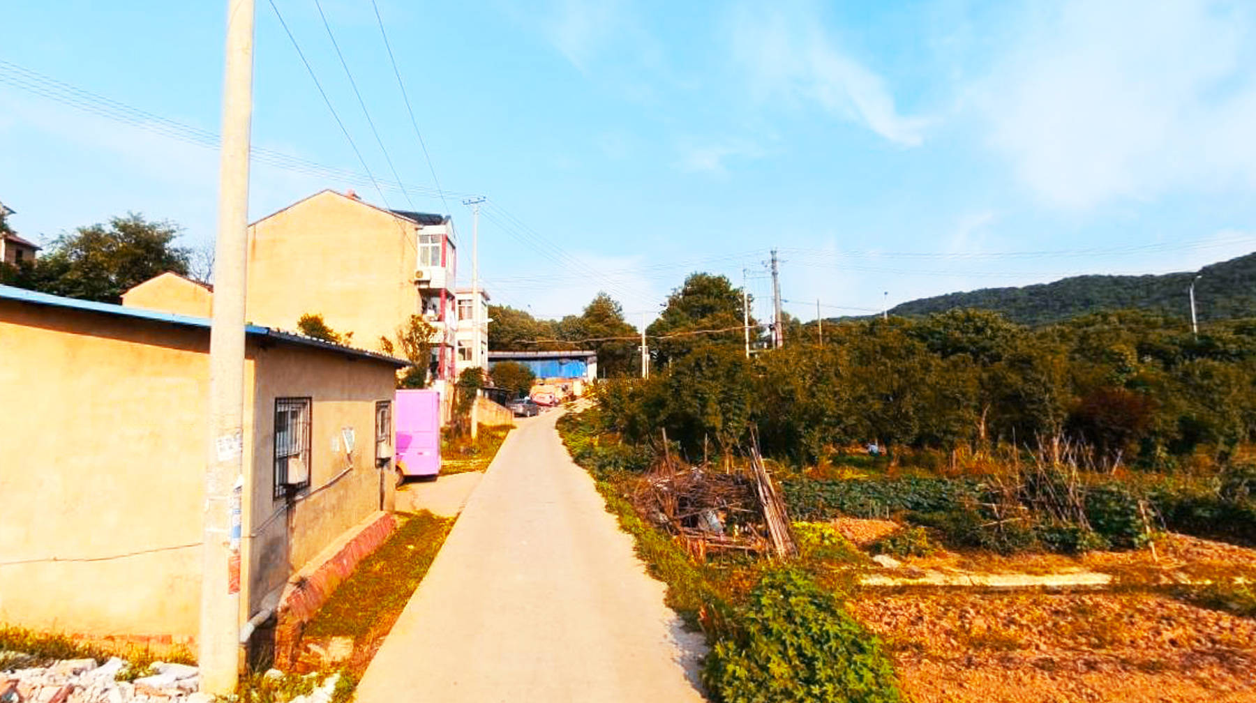 简单来说,茅屋岭位于鲁磨路中段,处在八一路交汇的综合区,这个地带是