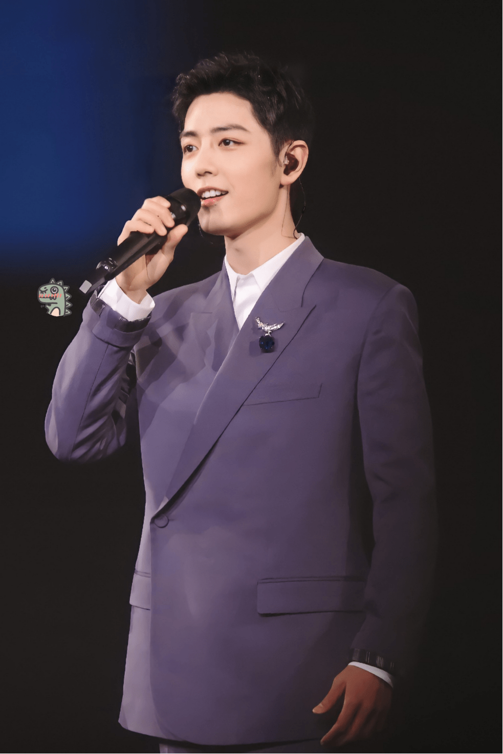 肖战好一个翩翩贵公子穿烟紫色西服套装气质高郎好帅气