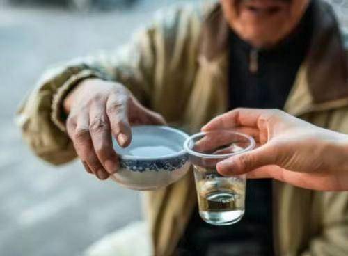 湖北荆州最“彪悍”的习俗，清晨起床喝白酒？不愧是“九头鸟”！