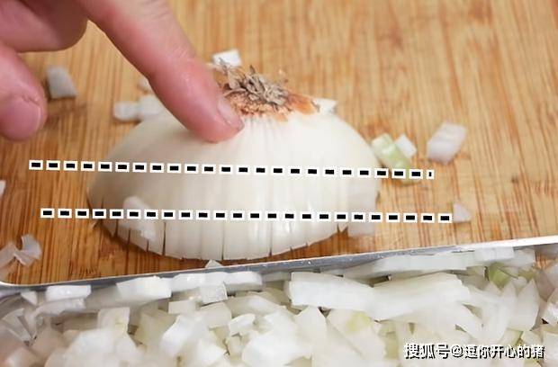 大厨的洋葱不流泪切法!纵切、横切的优缺点与技巧解析_根部
