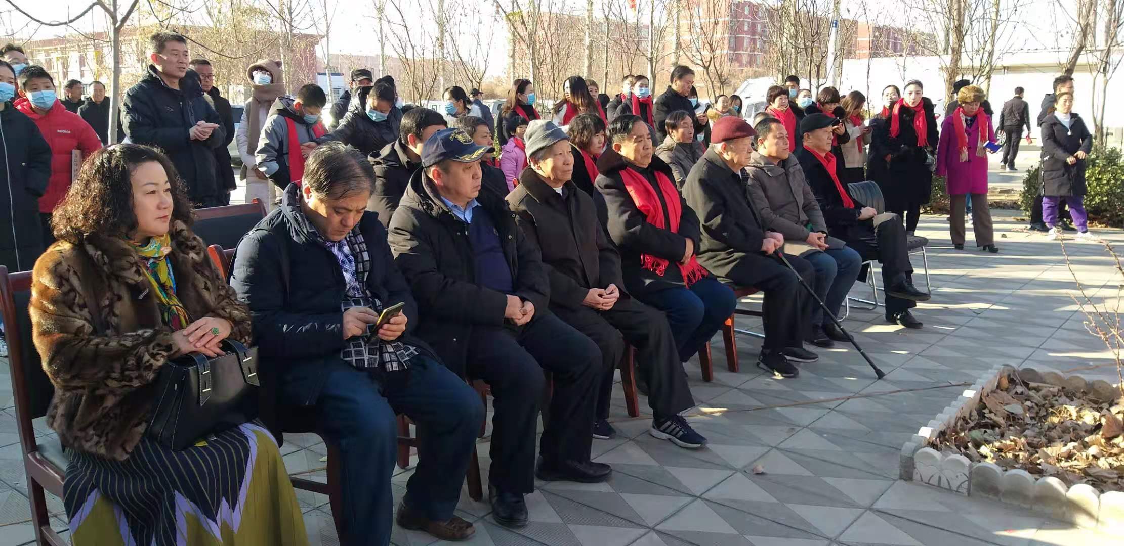 高乐群,刘栋梁,杨国志,申剑,郭双,包月英,徐光照等到场嘉宾开幕式上