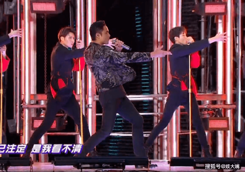 原创明道唱跳首秀天稚嫩?四肢僵硬,一段舞重复跳,舞蹈像武术!