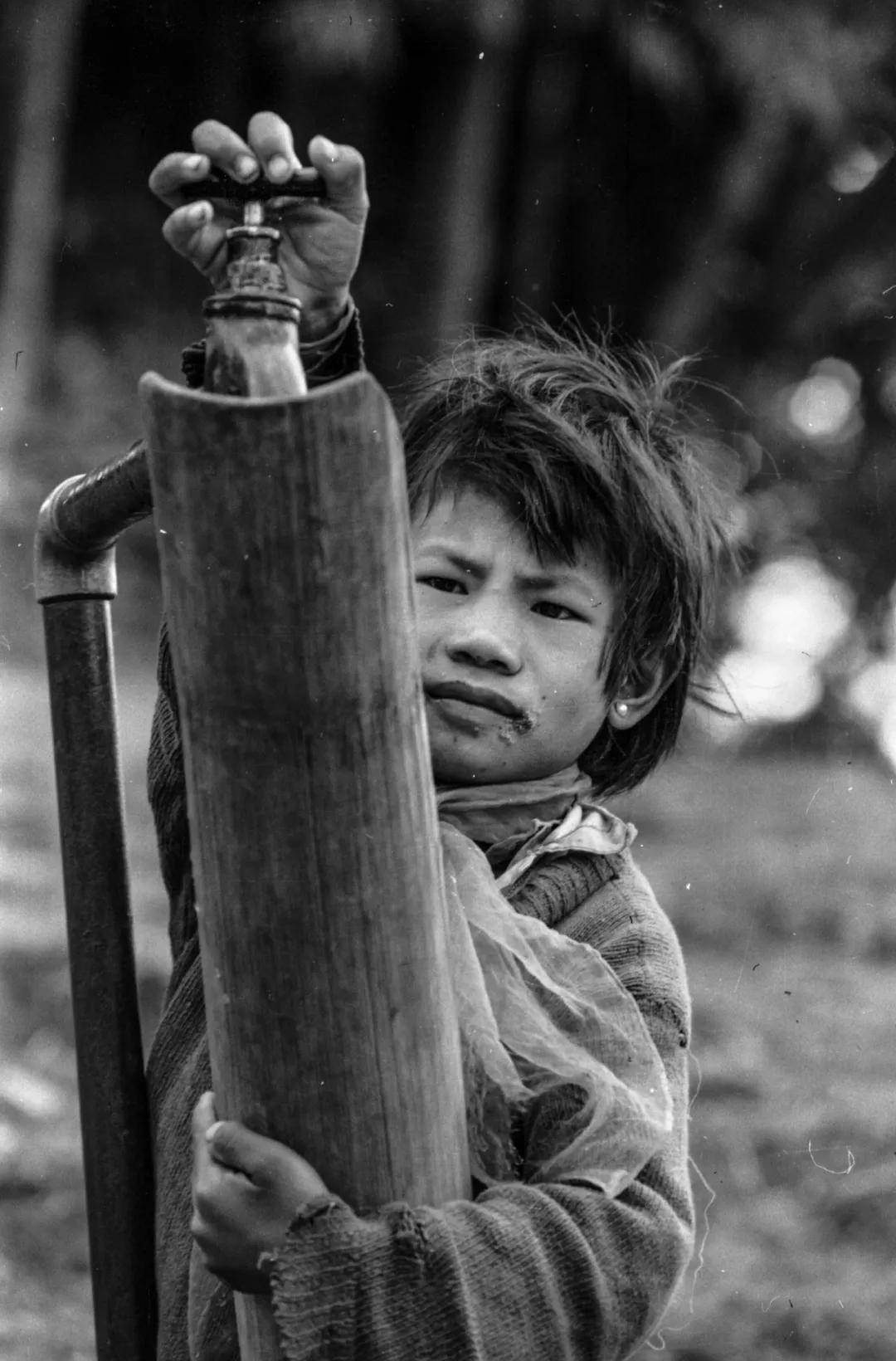 抓拍的历史和本质——读《吴家林·八十年代山里人》_摄影集