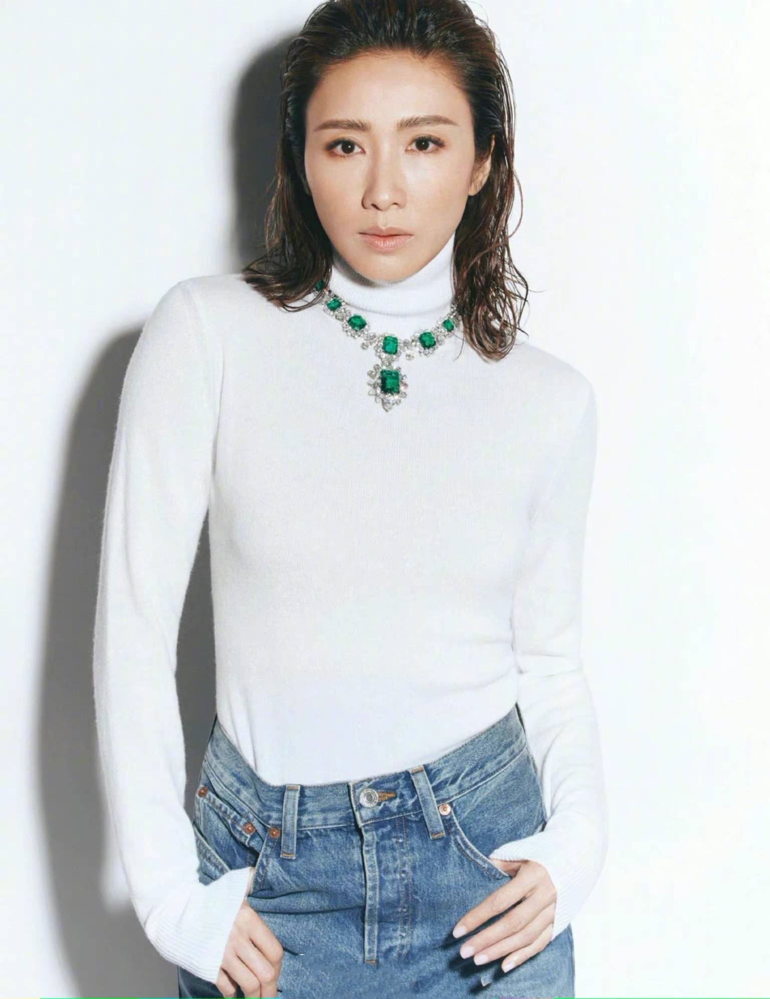 49岁黎姿画烟熏妆拍大片变化太大差点认不出网友女神也老了呀