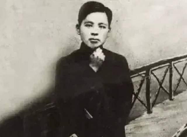 张恨水民国最能养家的作家稿费能养活3个妻子及13个孩子