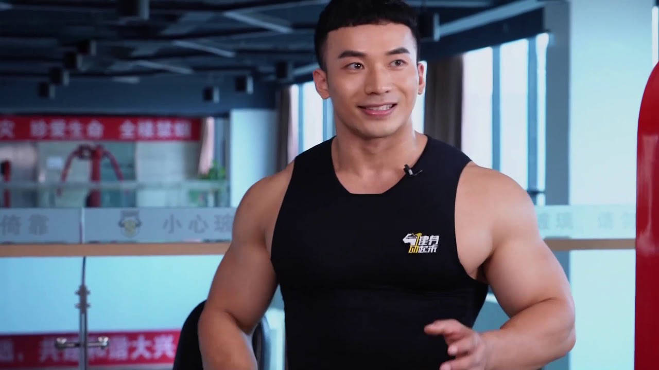 国家健身健美队队员郑少忠带来臀腿训练