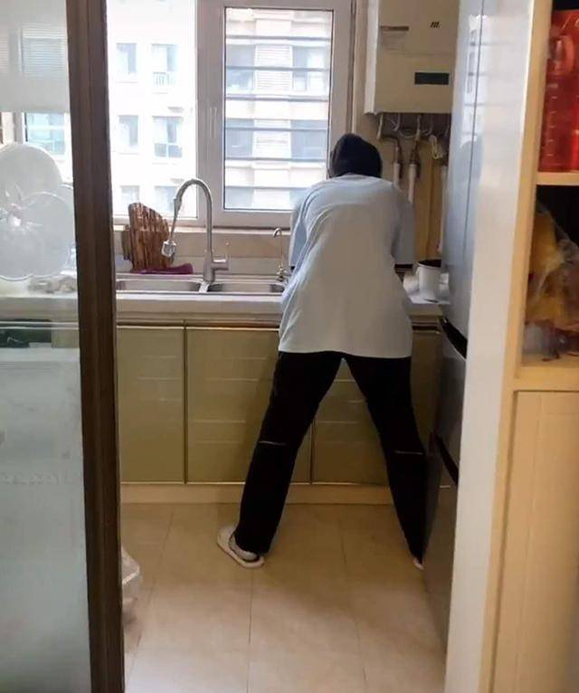 在家做饭照片一个人图片