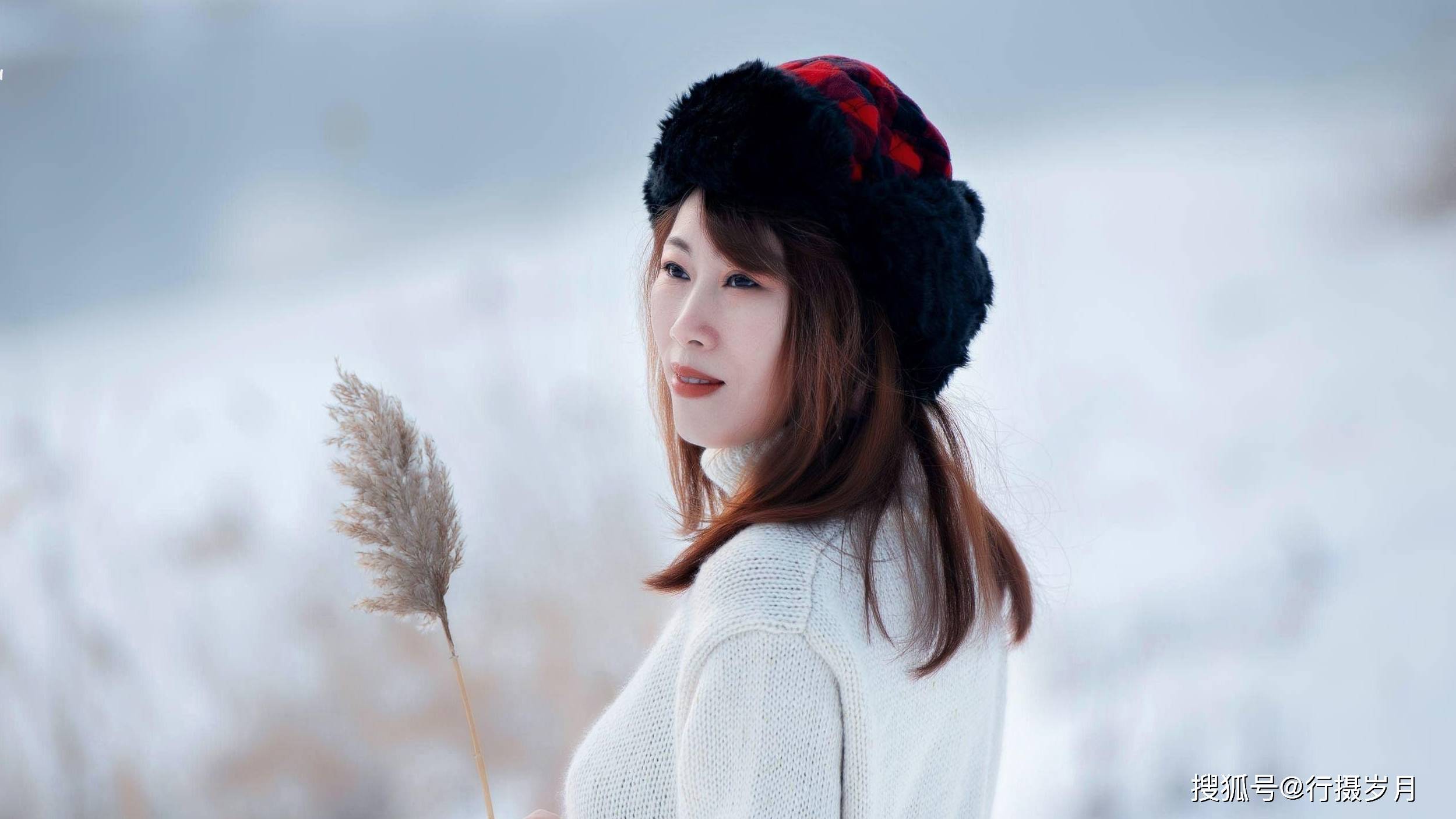 这个深冬花瘦景凉映入眼帘的是一片萧瑟的浮光