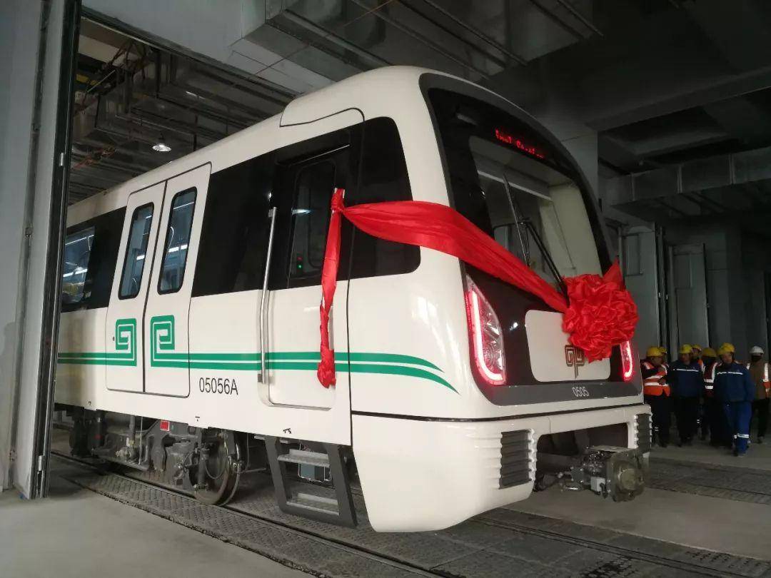 原创河南打造一条标志色是香槟金的地铁线采用6节编组a型列车