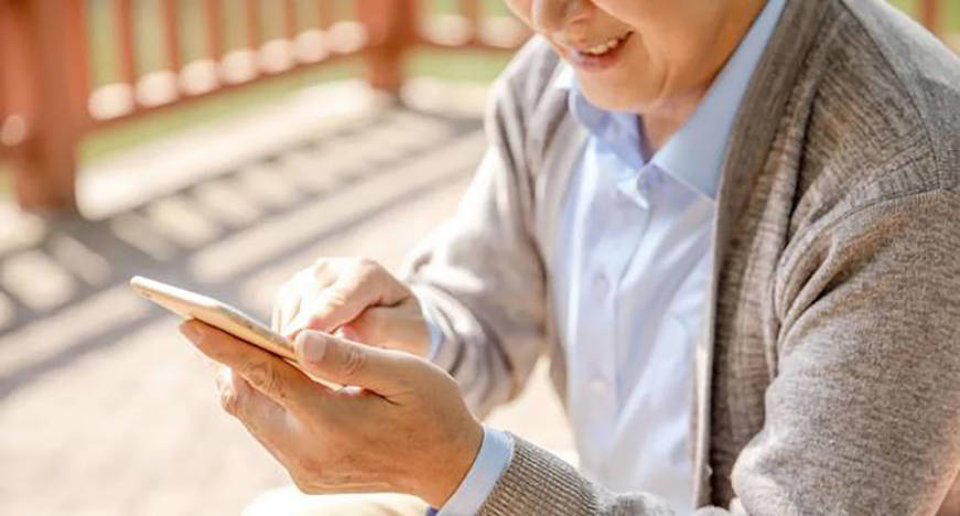 智能时代要设"老人专座"