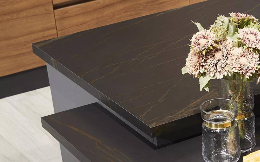 波城当岩板邂逅木纹塑造自然旷野之美