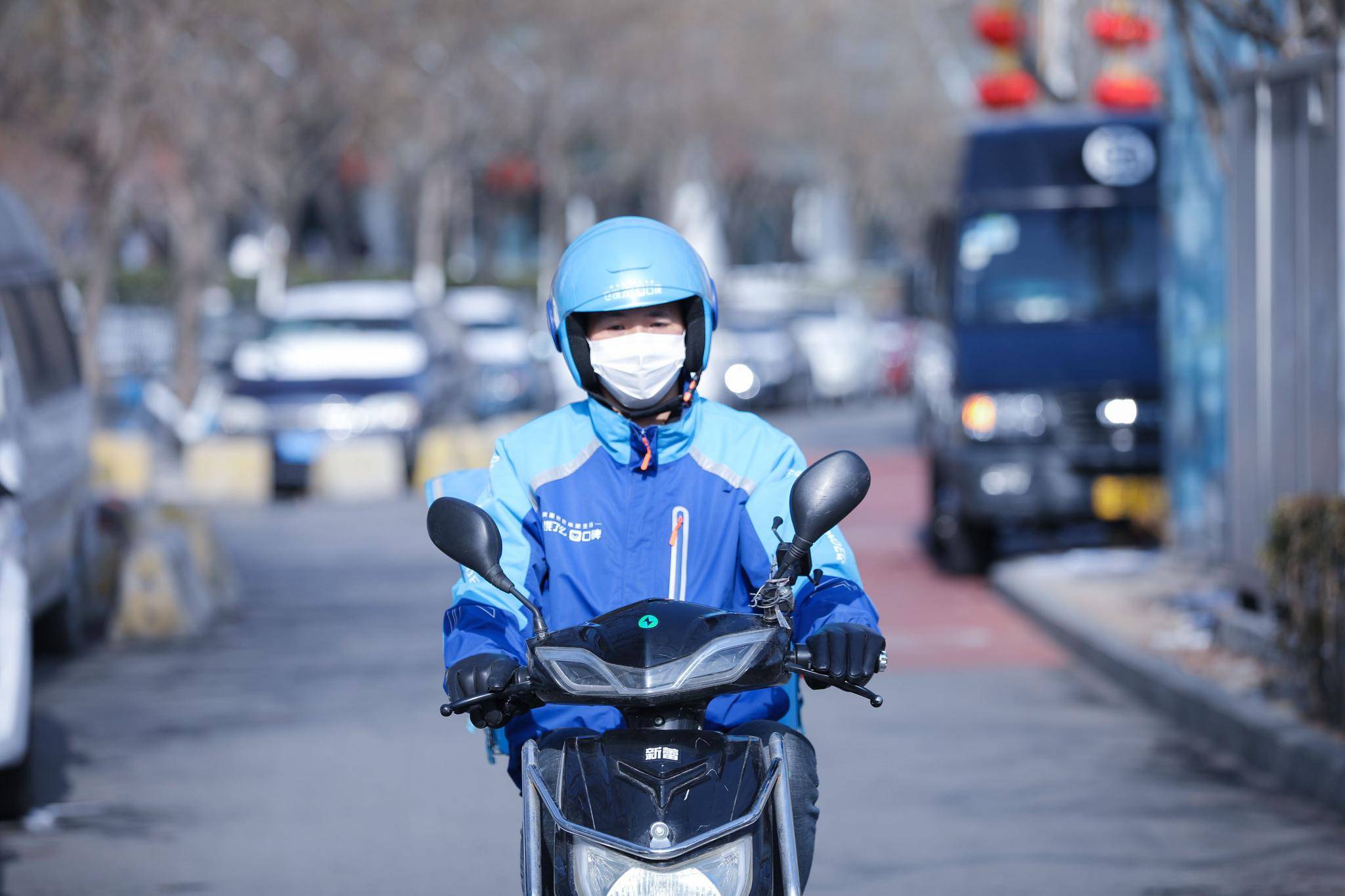 饿了么 外卖员送餐时猝死,平台称:给2000元是人道主义