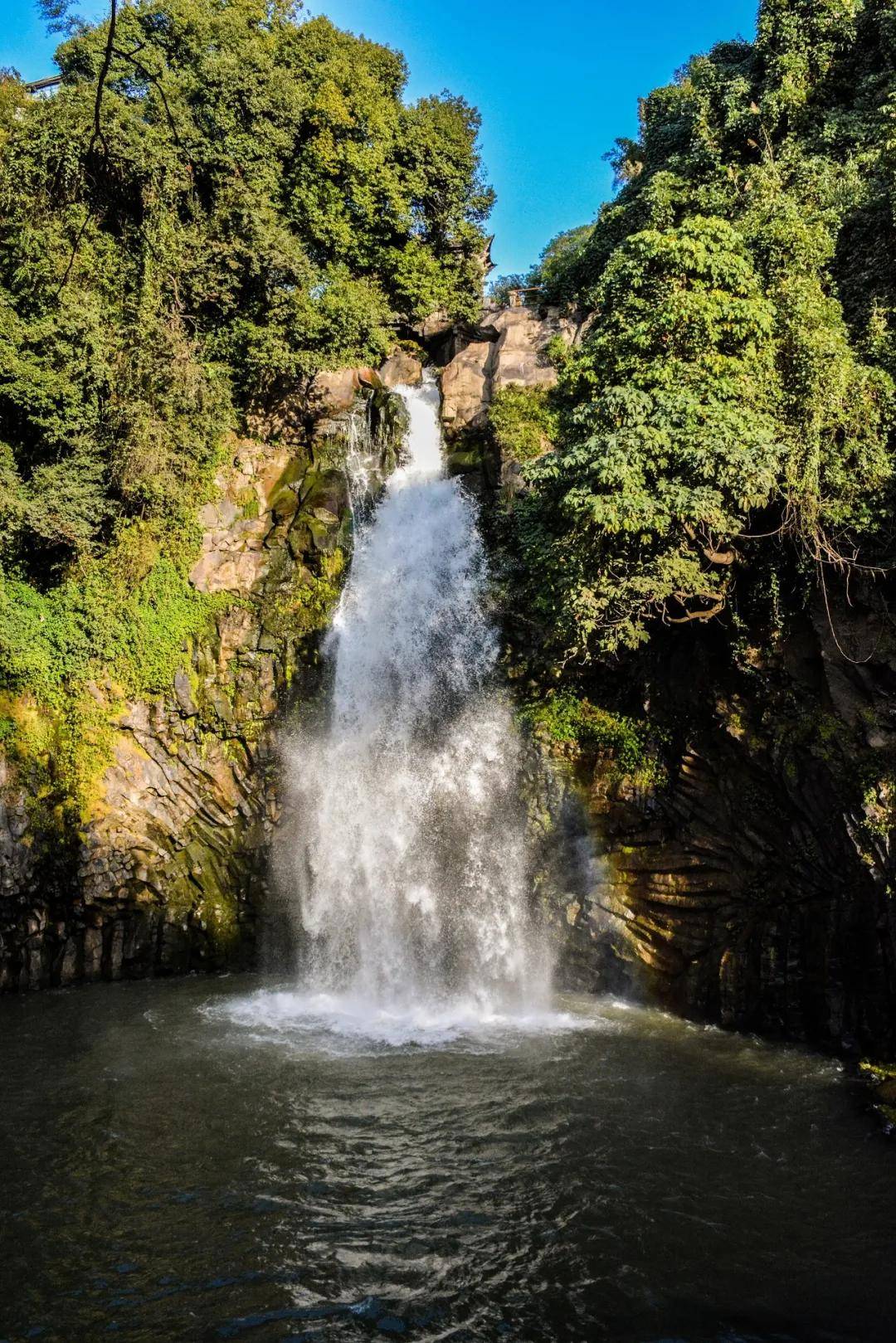 叠水河瀑布丨疑是银河新缺口,玉龙挟浪落人间