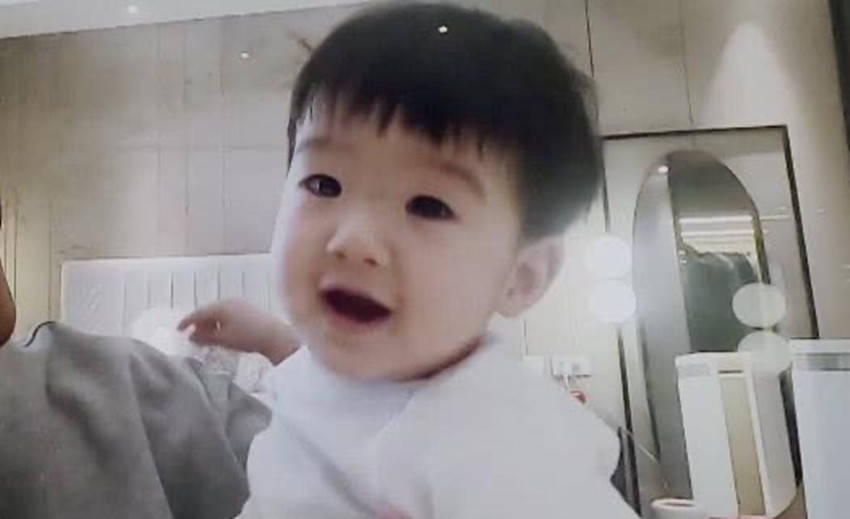 姜潮儿子的漫画眼有多酷黑瞳多白瞳少网友我们等他长大