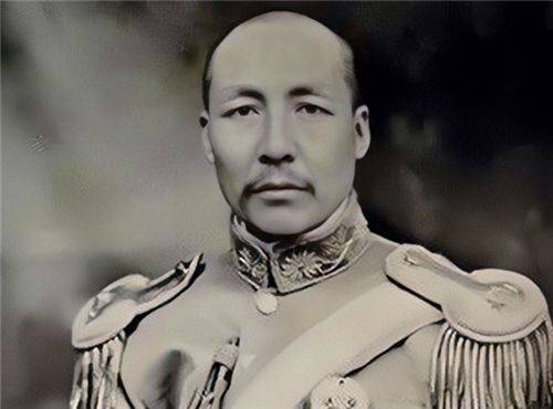 1921年陕西督军阎相文自杀身亡,冯玉祥则趁机接掌了西北兵权,而1924年