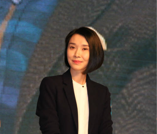 的岁月》,剧中她扮演那个过人的胆量和智慧,敢爱敢恨的女军人石晶一角