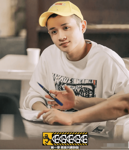 五哈终于凭借重庆之行搬回一成,陈赫再度出演曾小贤恍如隔世_王冕