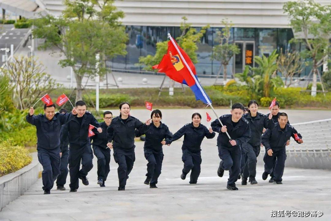 跑马铸警魂健步警察节马拉松中警马跑步印象
