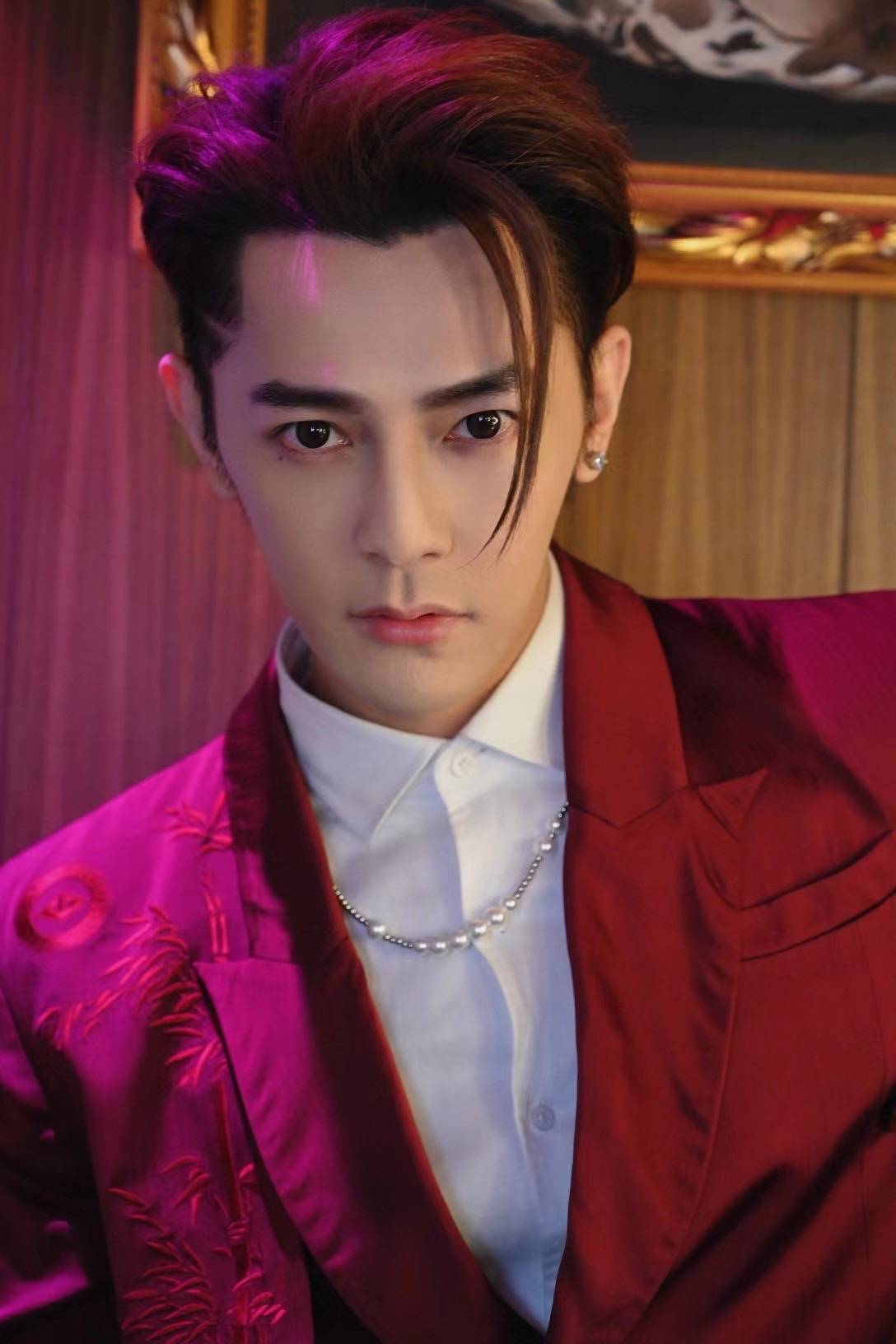 随着《追光吧哥哥》的持续播出,汪东城的讨论度也水涨船高.