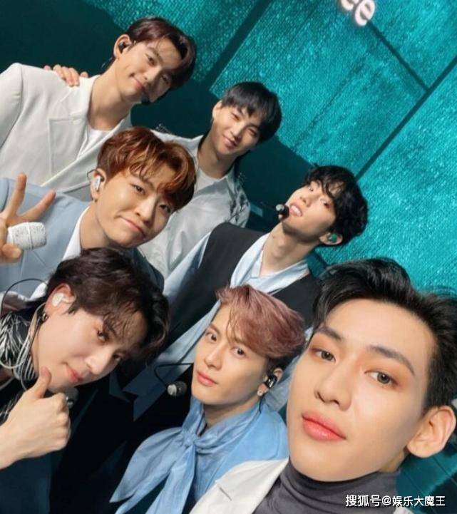 原创got7今日正式解散最后舞台全员挽手蹦跳出场团魂炸裂王嘉尔开心