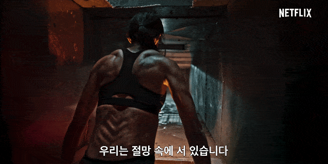 原创体脂8李诗英发美照秀健美身材展现李小龙同款圣诞树