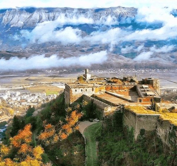 去阿尔巴尼亚，一定要拜访一下吉诺卡斯特这座石头古城