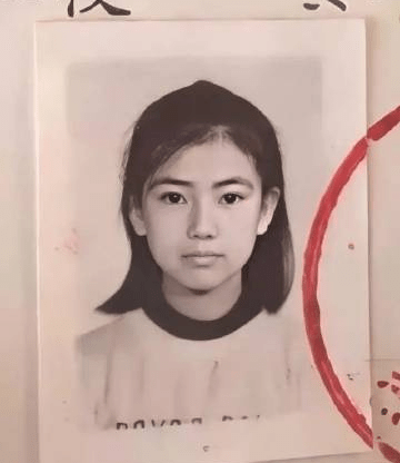 高圆圆小学时期证件照曝光老照片都如此清晰没想到如此美丽